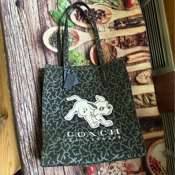 Coach x Disney 101 Dalmatians Canvas tote 69177 - Picture 2 of 10